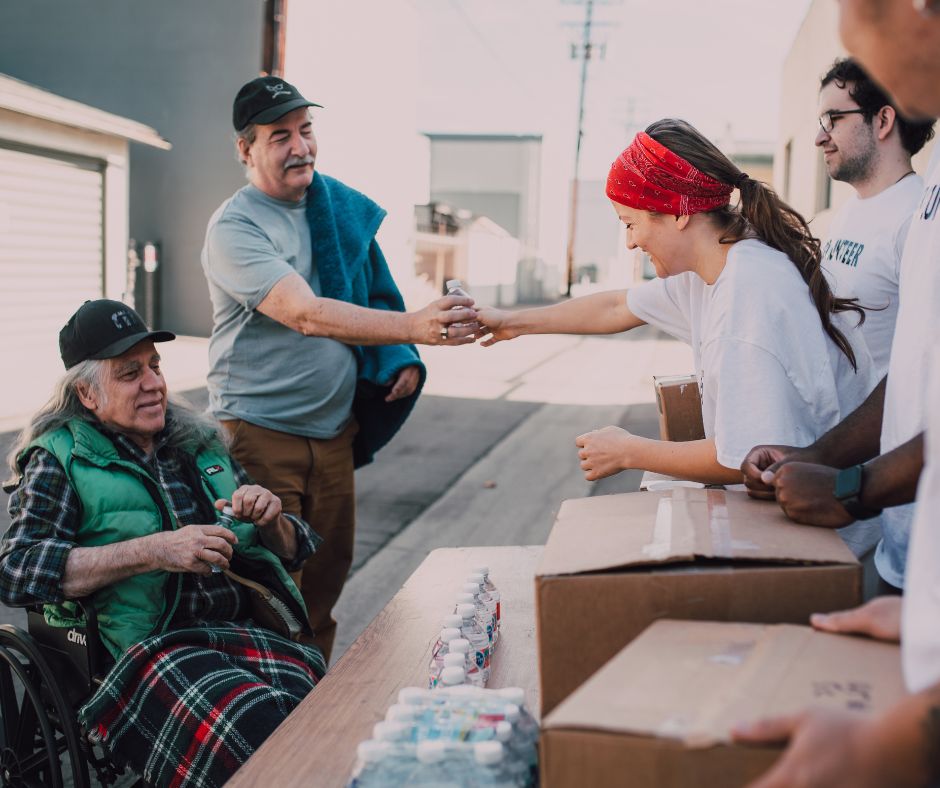 volunteer distributing healthy kits