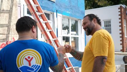 UW volunteers working on project